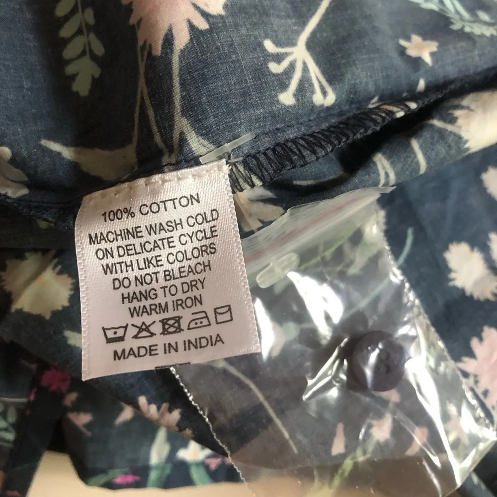New w Tag: Beverly Drive Cotton Lawn Mini Day Gown with Pockets. Size Small